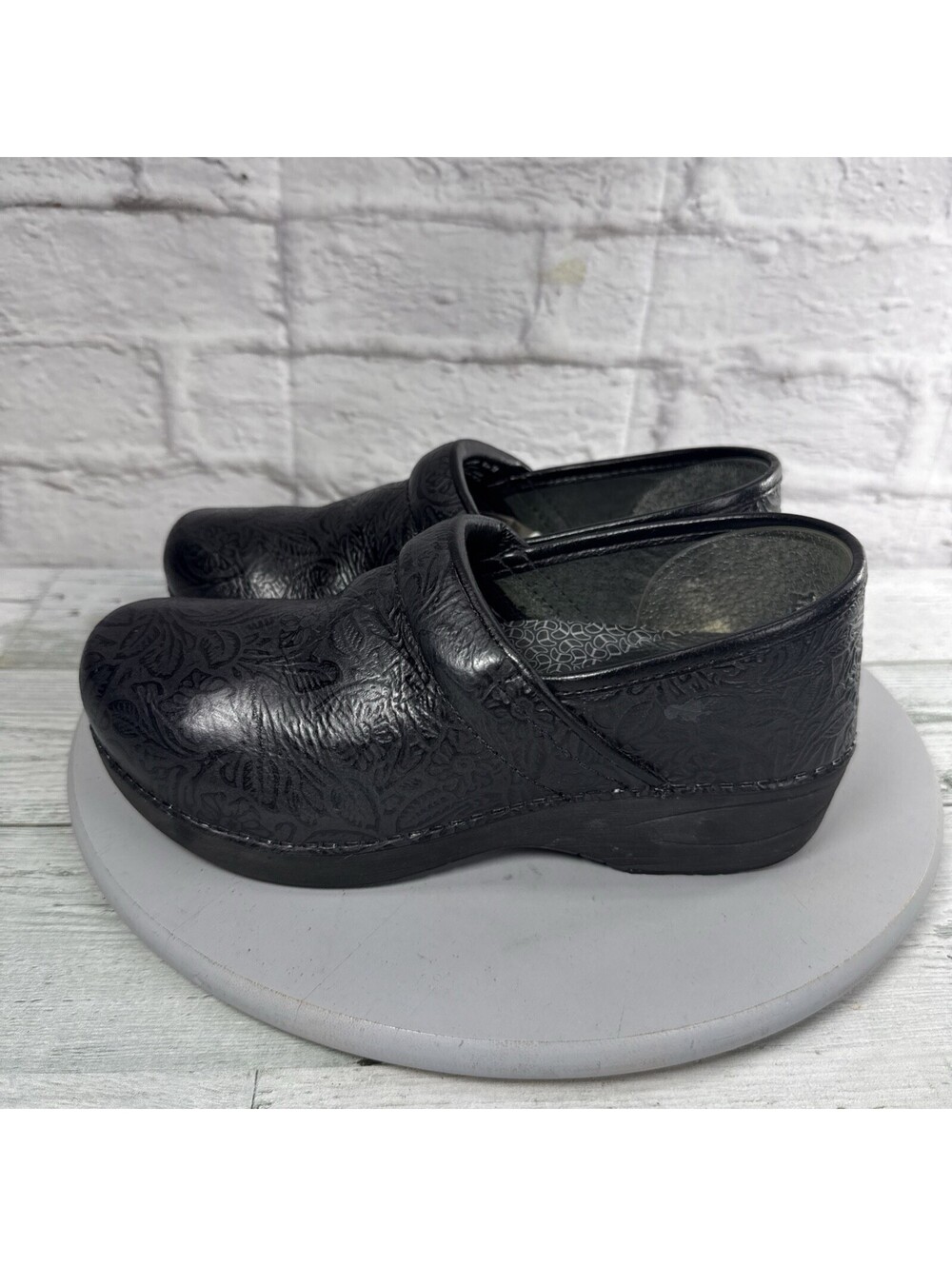 Dansko XP 2.0 Clogs Women 38 Black Floral Embossed Tooled Leather Slip Resistant